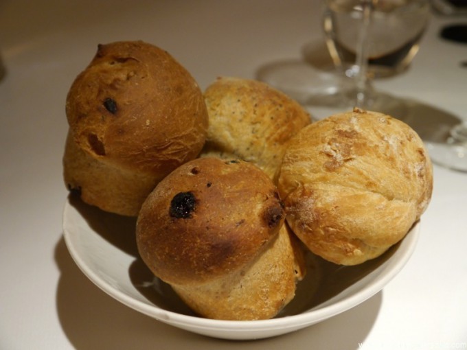 Pan blanco, de nueces, pasas y semillas de amapola