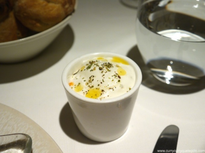 Espuma de parmesano con emulsión de tomate