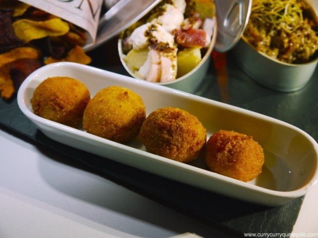 Croquetas de huevo frito