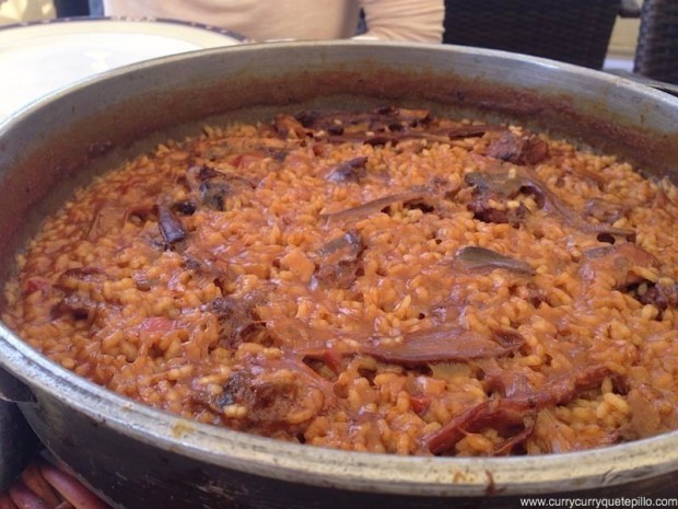 Arroz cremoso con conejo y setas.