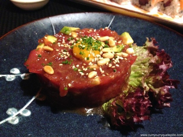 Tartar de atún con huevo. 