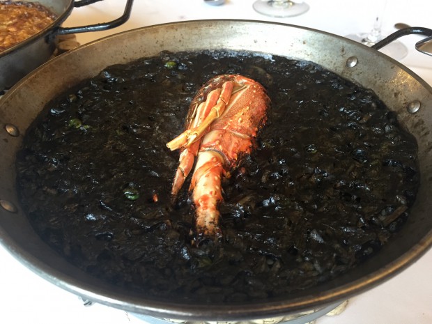 Arroz negro de sepia y "llagosteta".