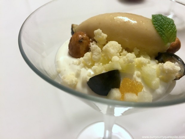 Crema de mato con helado de plátano y frutas de la pasión (Somodó)