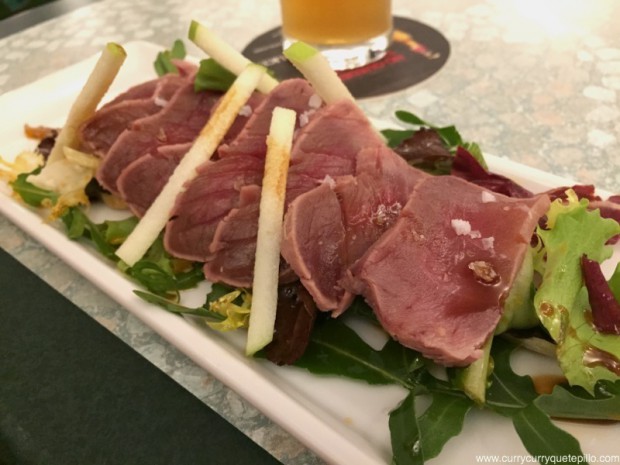 Tataki de atún con manzana y escabeche en Cervecería Gastronómica Mondoré (Barcelona)