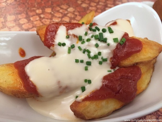 Patatas bravas en Cervecería Gastronómica Mondoré (Barcelona)