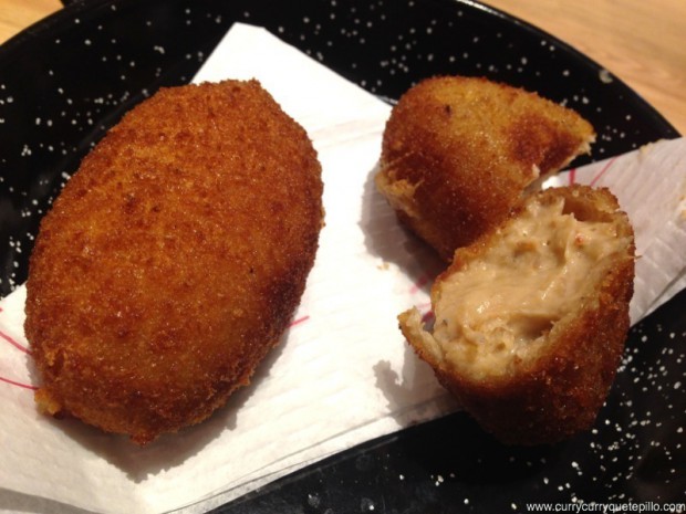 Croquetazas de bogavante con confit de pato de Paella Bar Boqueria.